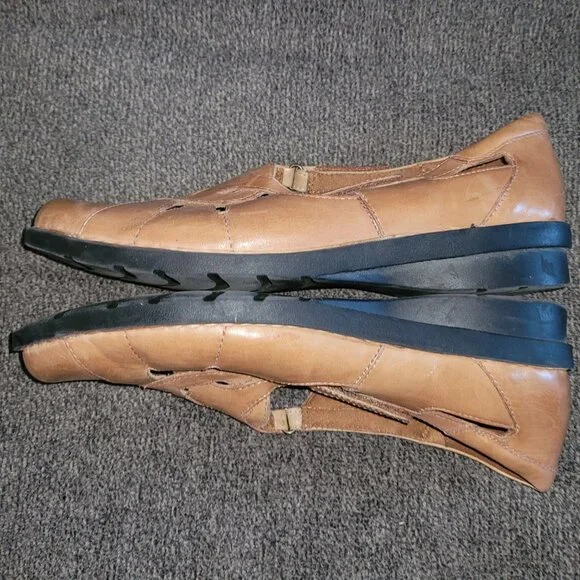 Cute Clarks Leather Loafers - Picture 8 of 11